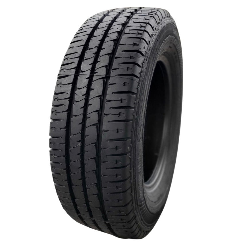 Pneus 235/65R16 pour SUV et utilitaires à St. Barth, confortables et durables
